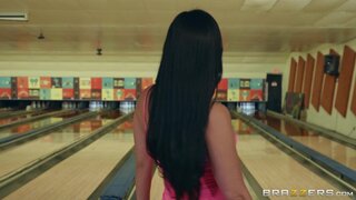 Brazzers Exxtra - Bowling For The Bachelor - 08/12/2019