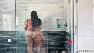 Brazzers Exxtra - Dildo Showers Bring Big Cocks - 10/06/2020