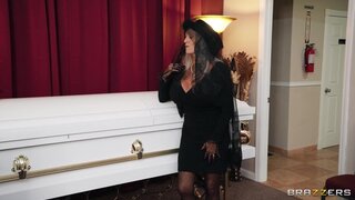 Brazzers Exxtra - Burying The Dick 10 Inch Deep - 03/23/2021