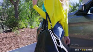 Brazzers Exxtra - Catch Me While I Cam - 04/17/2021