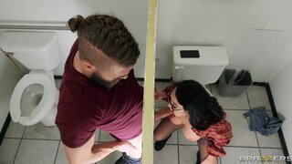 Brazzers Exxtra - Hole In The Wall - 05/29/2021