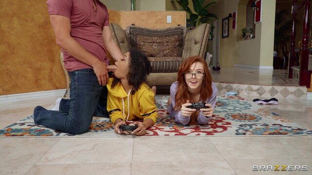 Brazzers Exxtra - Gamer Girl Threesome Action - 06/25/2021