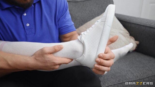 Brazzers Exxtra - VR Foot Play - 07/08/2021