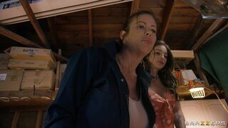 Brazzers Exxtra - Femme Falls For The Fawx - 08/21/2021