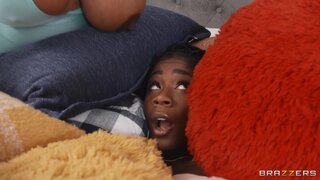 Brazzers Exxtra - Pillow-Humping Humpette Loves A Threesome - 11/21/2021