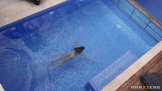 Brazzers Exxtra - Stacy Gets Soaking Wet - 12/21/2021