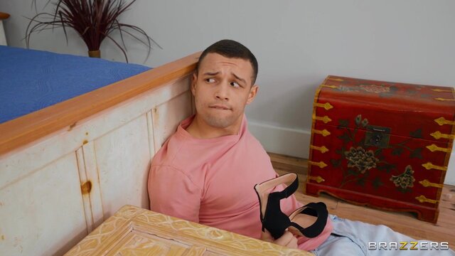 Brazzers Exxtra - Shoe Thief Gets Caught! - 12/27/2021