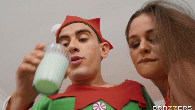 Brazzers Exxtra - Jordi The Elf - 12/25/2021