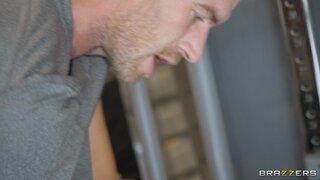 Brazzers Exxtra - Lifting A Lucky Hubby - 01/26/2022