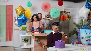 Brazzers Exxtra - Sneaky Smash at the Birthday Bash - 11/04/2023