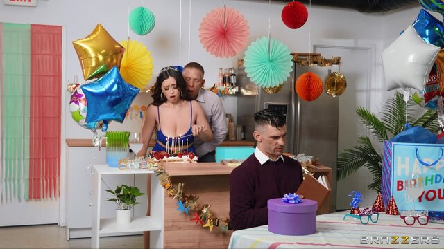 Brazzers Exxtra - Sneaky Smash at the Birthday Bash - 11/04/2023