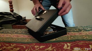 Brazzers Exxtra - ZZ Motel: Dicking The Drifter - 06/19/2018