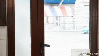 Brazzers Exxtra - Clumsy Barber - 05/01/2021