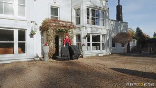 Milfs Like it Big - Banging The Bellhop - 04/03/2022