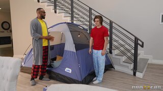 Brazzers Exxtra - Glamping Gloryhole DILF-Hunter Duo - 06/11/2022