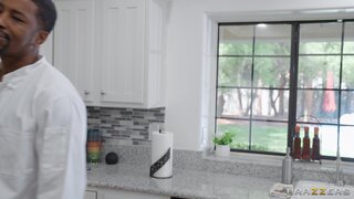 Brazzers Exxtra - Hot For The Head Chef - 01/23/2023