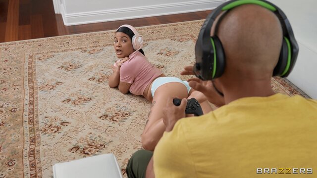 Brazzers Exxtra - Her Mom Is Even Hotter! - 05/17/2023