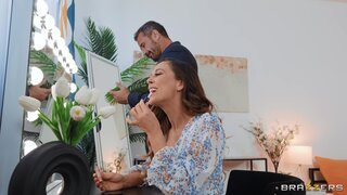 Brazzers Exxtra - Babysit On My Face - 09/09/2023