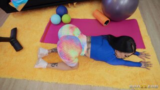 Brazzers Exxtra - Curvy Wife Gets Worked Out - 10/02/2023