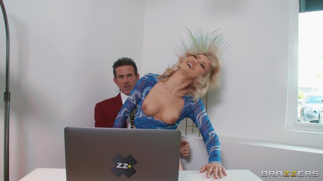 Brazzers Exxtra - Horny Housewife Gets A Creampie - 12/14/2023