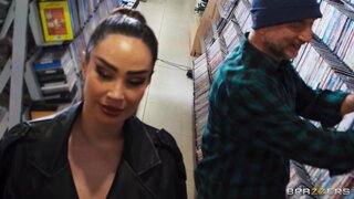 Brazzers Exxtra - Hot Flasher Wants Porn Flicks And Dick - 03/08/2024