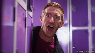 Brazzers Exxtra - Sneaking Around At The Sex Club - 08/12/2024