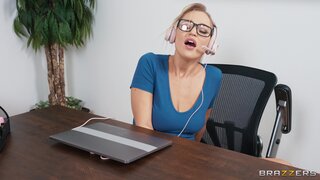 Brazzers Exxtra - Wet At Work - 09/17/2024