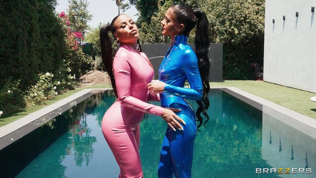 Brazzers Exxtra - Poolside Fashionistas - 12/30/2024