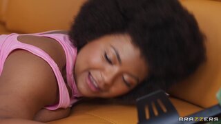 Brazzers Exxtra - Detecting Some Booty - 02/07/2025