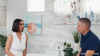 Brazzers Exxtra - A Couple's Happy Ending Massage - 02/17/2025