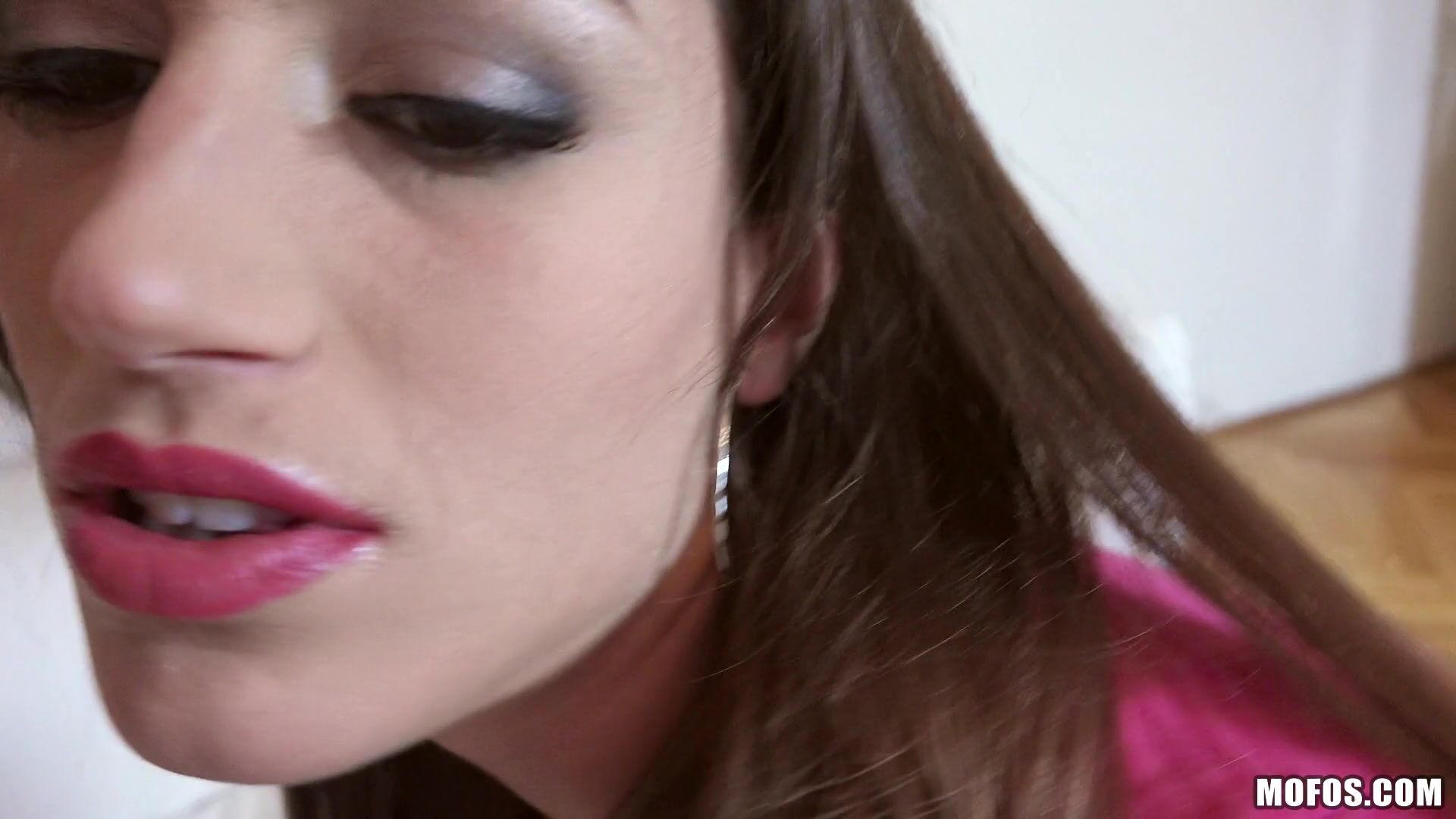 Public Pickups - Spanish Beauty Gives Messy Head - 12/27/2015