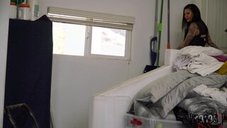 I Know That Girl - Squirting Biker Babe Fucks The Mechanic - 03/21/2020