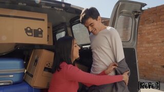 Stranded Teens - Valeria Needs to Move - 10/13/2022