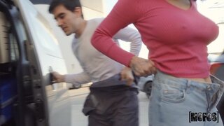 Stranded Teens - Valeria Needs to Move - 10/13/2022