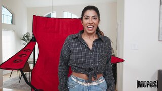 Don't Break Me - Big Chair and a Big Cock for Tiny Jasmine - 08/02/2024