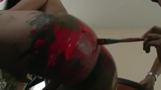 Big Wet Butts - Luscious paints a masterpiece with her phat ass. - 12/05/2008