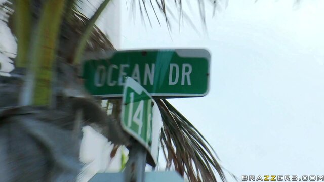 Day With A Pornstar - Canuck cleans her pipes in Miami - 10/15/2009