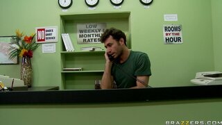 Teens Like It Big - Ho in the Hostel - 07/19/2011