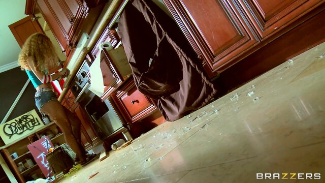 Teens Like It Big - Teenage Squatter - 01/10/2012