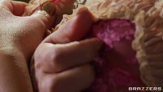 Pornstars Like it Big - The Blindfold, The Babe and The Big Dick - 01/30/2012