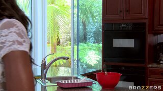 Mommy Got Boobs - To Prank A Skank - 08/30/2012