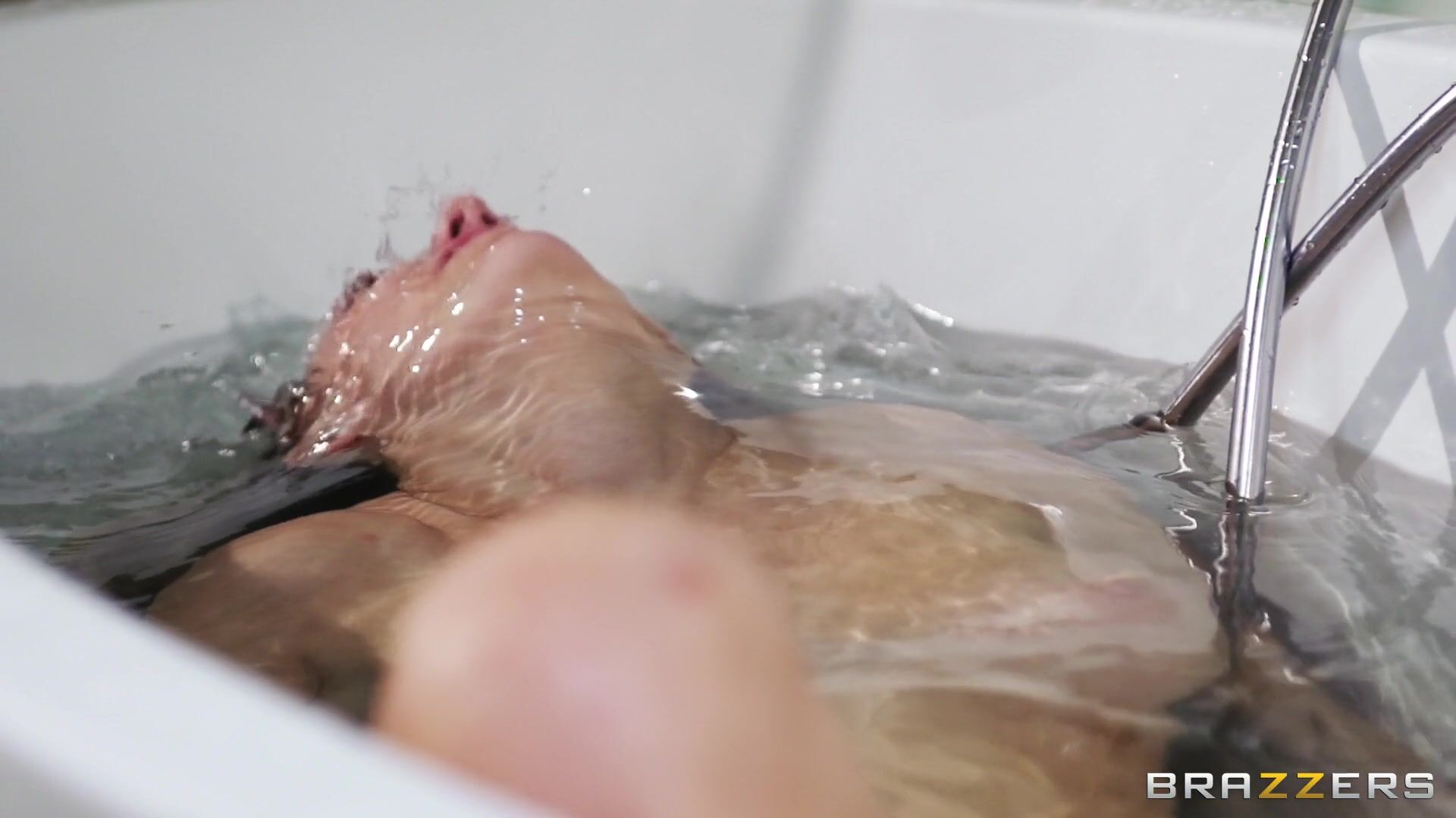 Hot And Mean - To Fuck A Fugitive - 01/22/2013