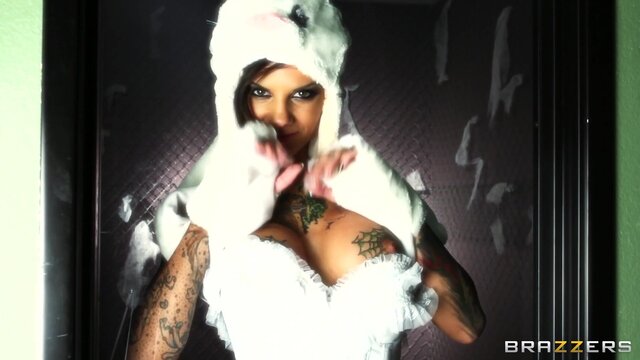 Hot And Mean - Wonderland Part 1 - 03/05/2013