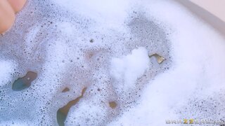 Brazzers Exxtra - A Strange Case of Bubble Butt - 03/06/2016