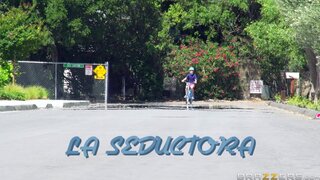 Mommy Got Boobs - La Seductora - 08/02/2016