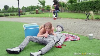 Brazzers Exxtra - Fucking The Busker - 09/03/2017