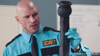 Brazzers Exxtra - Pussy Pat-Down - 01/06/2018