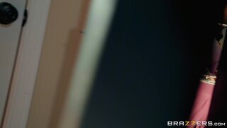 Milfs Like it Big - MILF On The Prowl - 12/19/2018